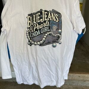 White cottonT-Shirt jeans & pearls